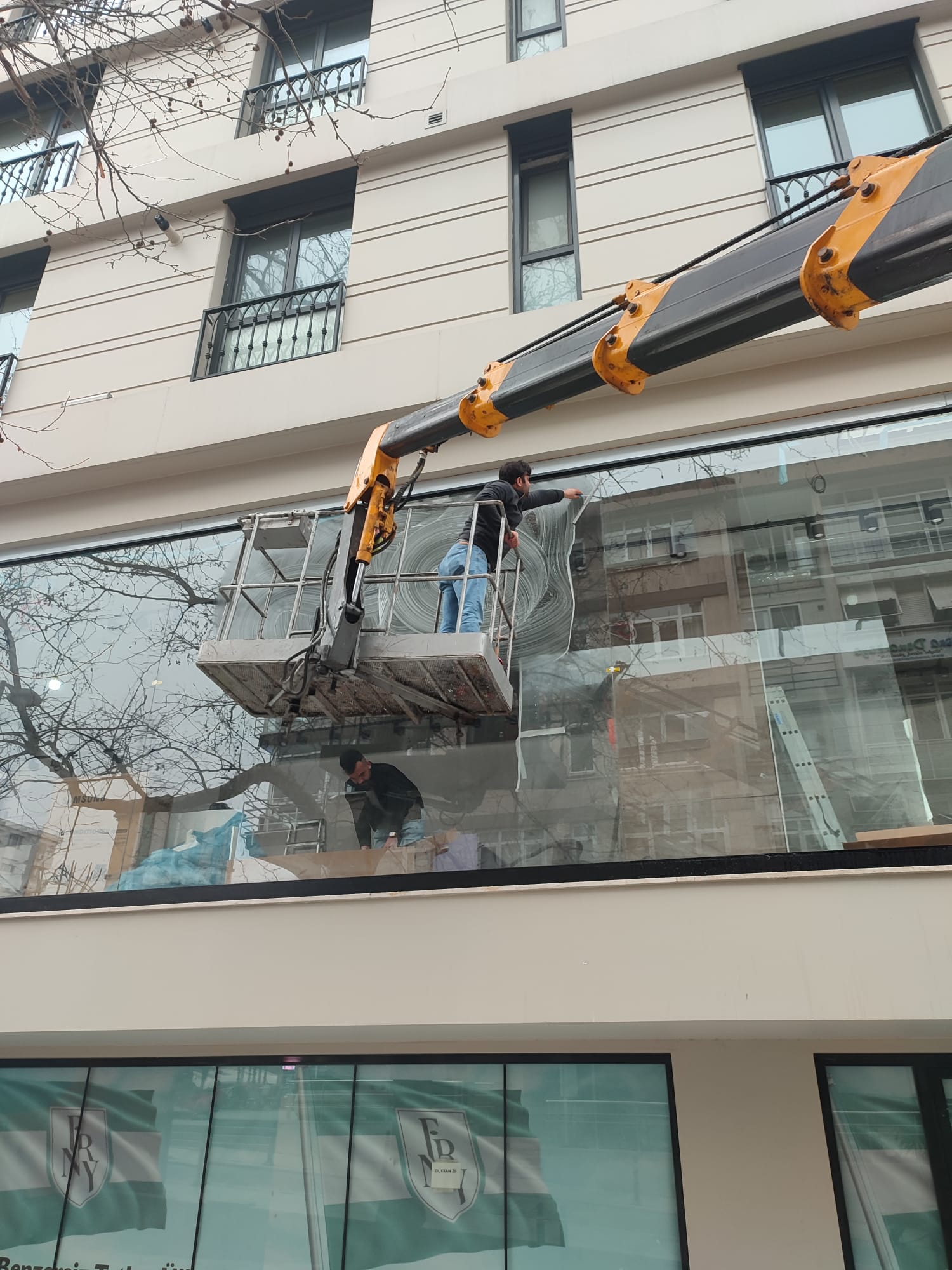 Cam ve Gökdelen Temizliği